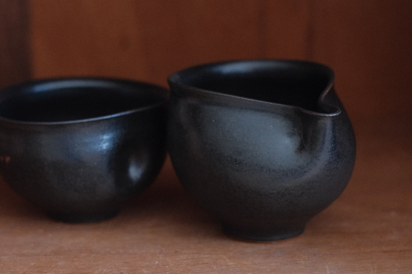 Black round cup