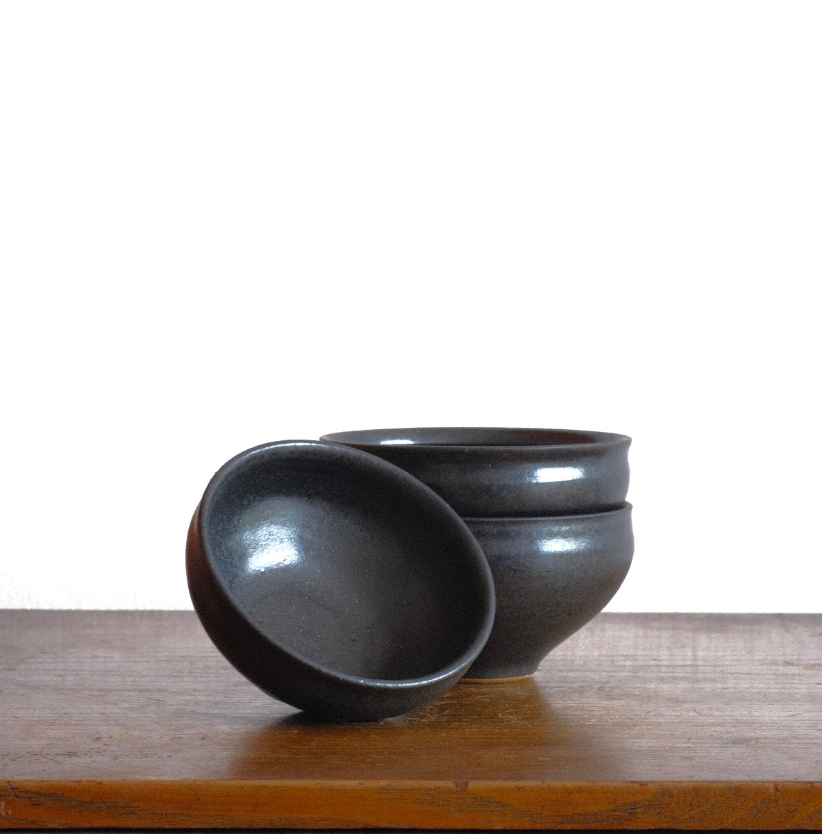 Black shallow bowl set