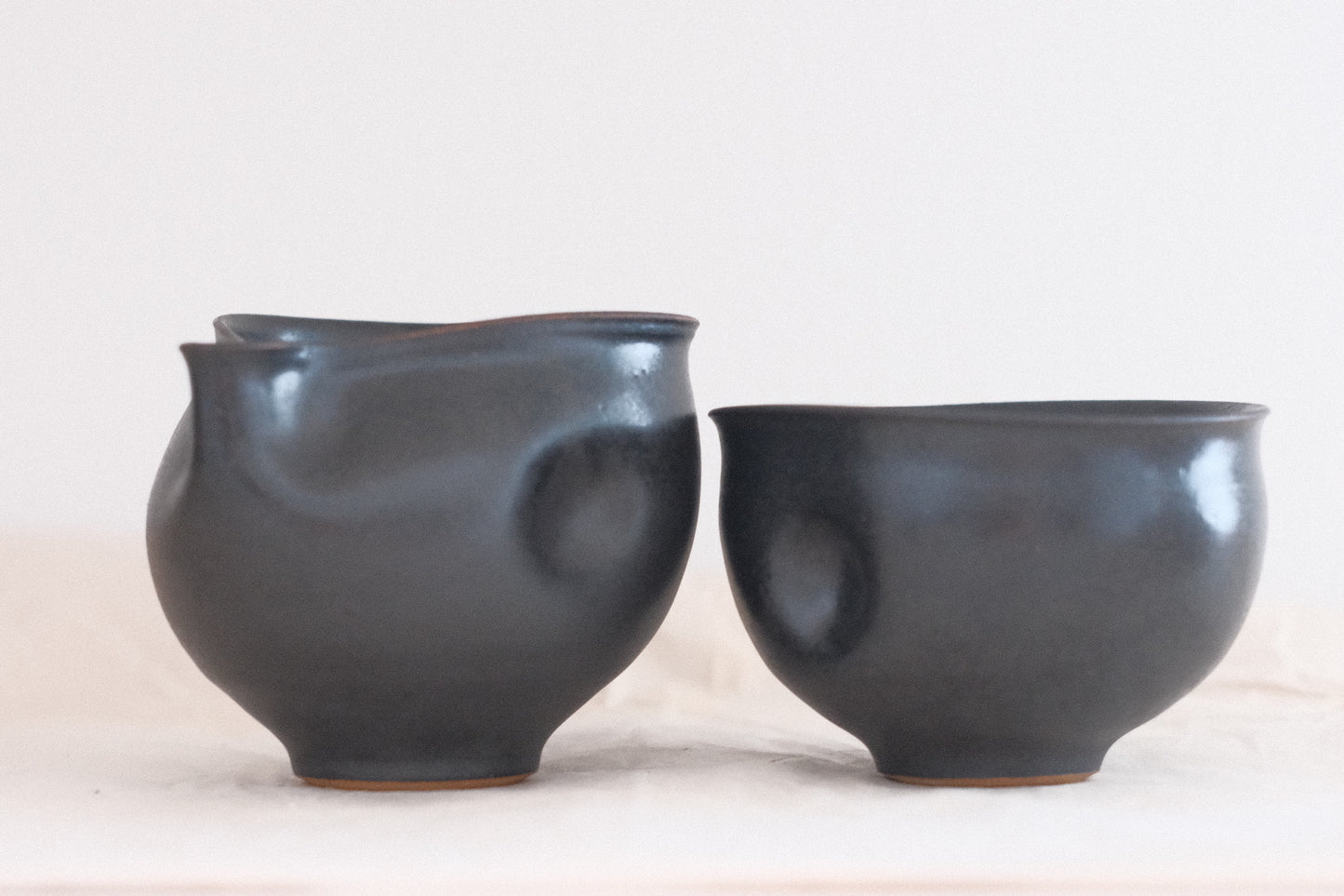 Black round cup